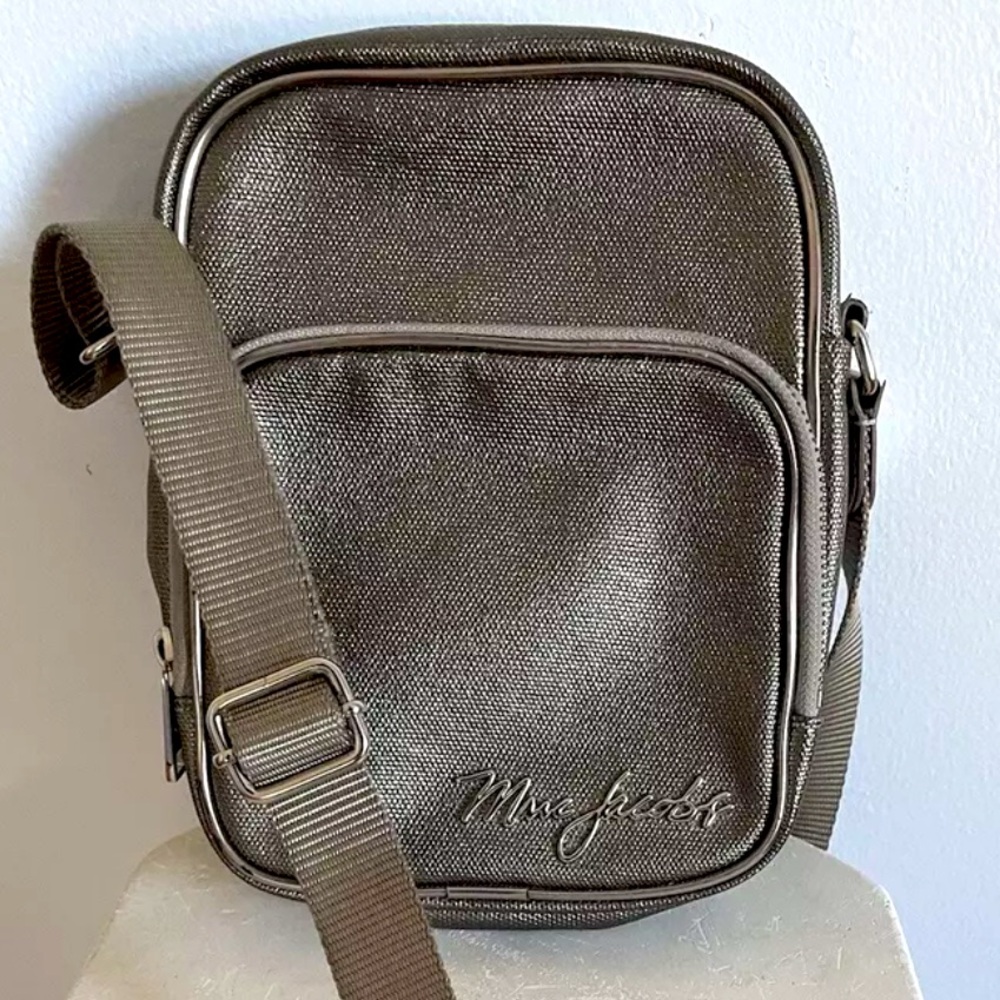 Rare Silver Marc Jacobs Crossbody Bag - Metallic Statement Piece